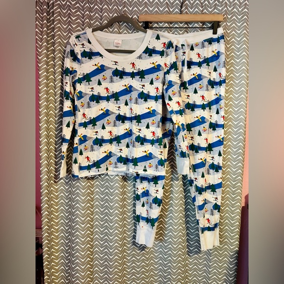 Hanna Andersson | Ski Slope Unisex Winter Pajamas, Size M - Picture 2 of 5